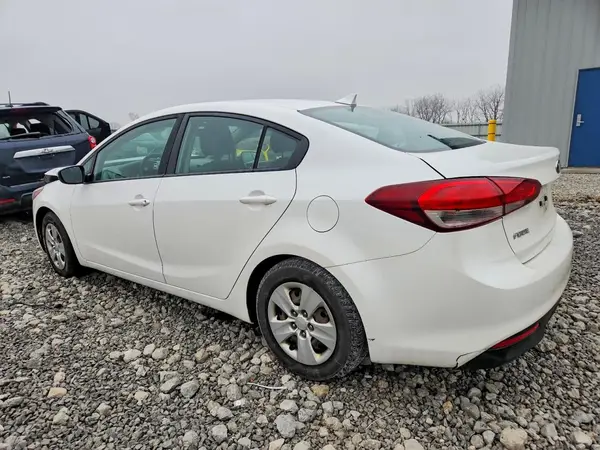 3KPFL4A74HE157781 2017 KIA FORTE - Image 2