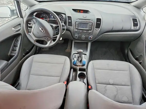3KPFL4A74HE157781 2017 KIA FORTE - Image 8