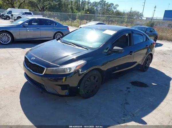 3KPFL4A74HE158039 2017 KIA FORTE - Image 2