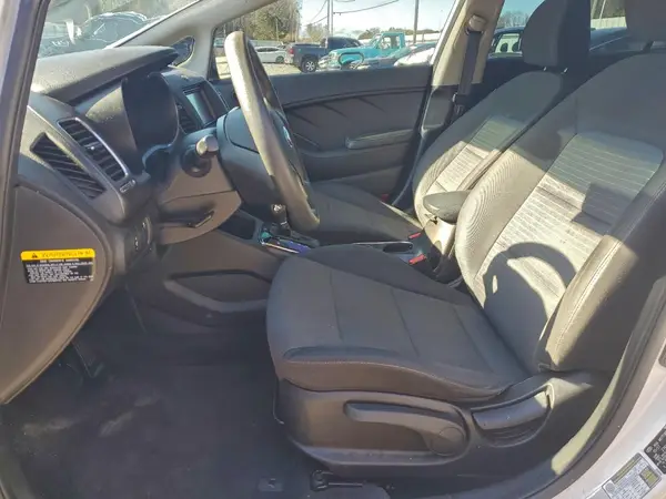 3KPFL4A74HE158669 2017 KIA FORTE - Image 8