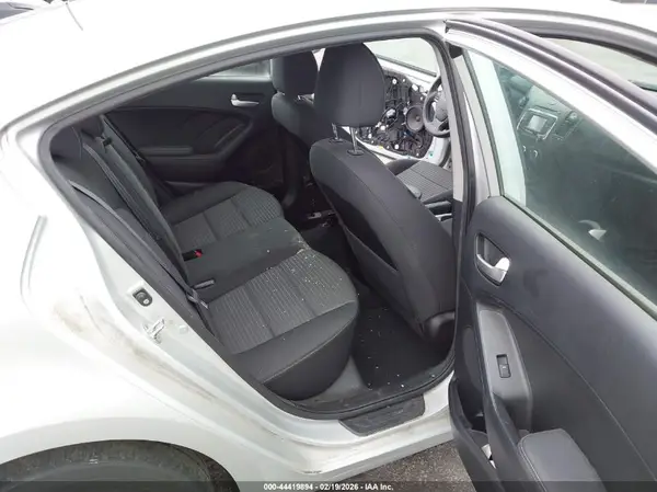 3KPFL4A74HE160227 2017 KIA FORTE - Image 8