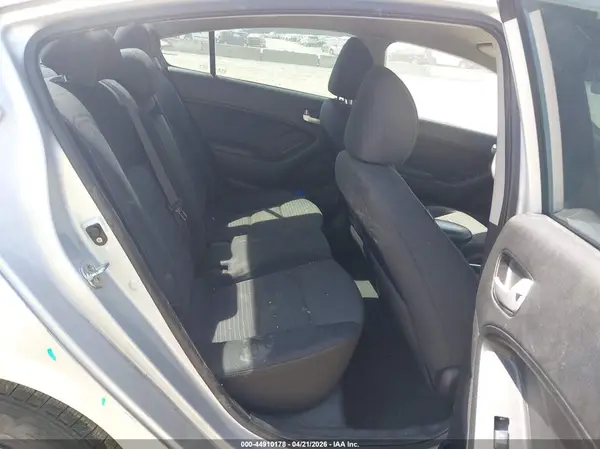 3KPFL4A74HE160759 2017 KIA FORTE - Image 8