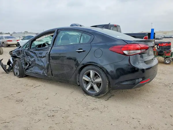 3KPFL4A74JE161206 2018 KIA FORTE - Image 2
