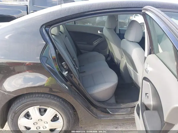 3KPFL4A74JE164008 2018 KIA FORTE - Image 8