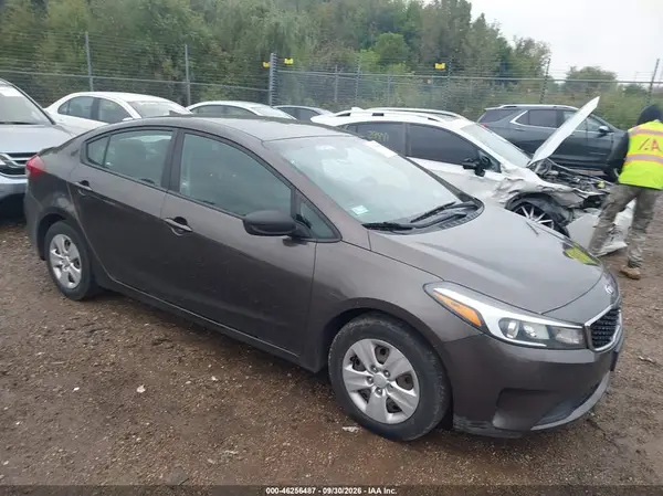 3KPFL4A74JE164221 2018 KIA FORTE - Image 1