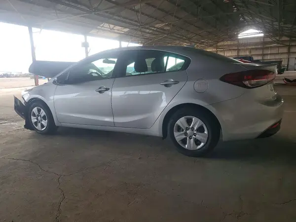 3KPFL4A74JE164445 2018 KIA FORTE - Image 2
