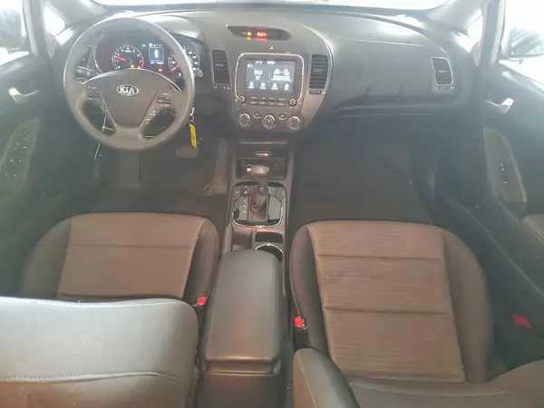 3KPFL4A74JE164445 2018 KIA FORTE - Image 8