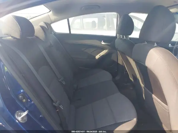 3KPFL4A74JE164980 2018 KIA FORTE - Image 8