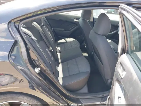 3KPFL4A74JE168432 2018 KIA FORTE - Image 8