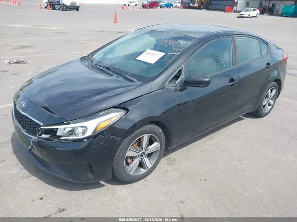 3KPFL4A74JE168995 2018 KIA FORTE - Image 2