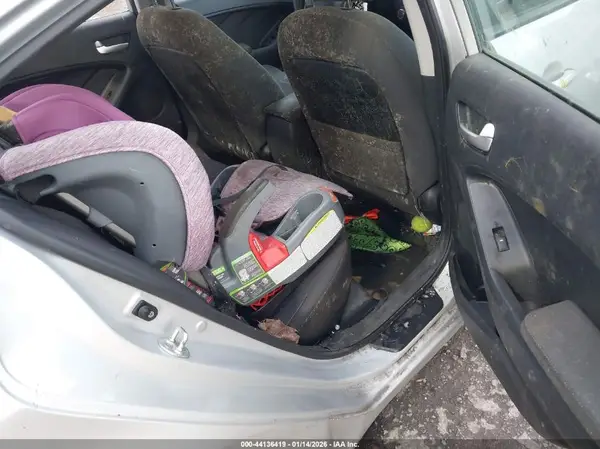 3KPFL4A74JE170908 2018 KIA FORTE - Image 8