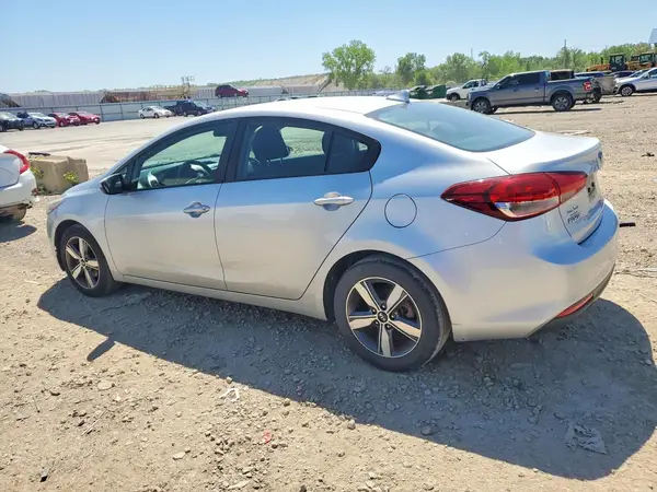 3KPFL4A74JE171198 2018 KIA FORTE - Image 2