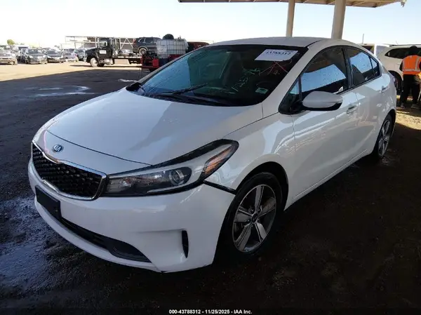 3KPFL4A74JE172576 2018 KIA FORTE - Image 2