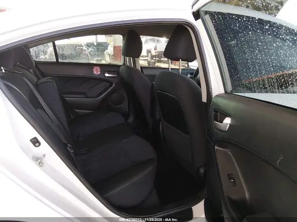 3KPFL4A74JE172576 2018 KIA FORTE - Image 8