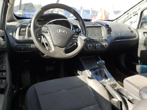 3KPFL4A74JE173159 2018 KIA FORTE - Image 8