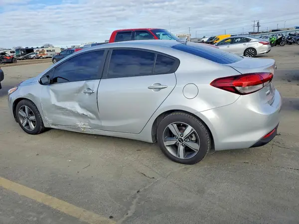 3KPFL4A74JE173680 2018 KIA FORTE - Image 2