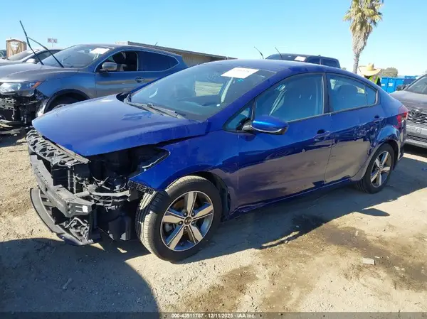 3KPFL4A74JE174991 2018 KIA FORTE - Image 2
