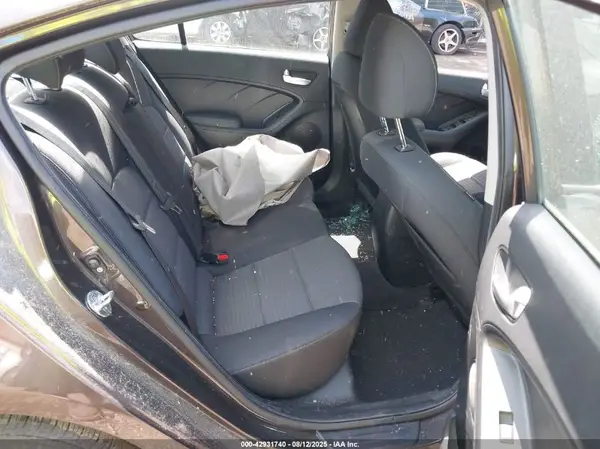 3KPFL4A74JE176188 2018 KIA FORTE - Image 8
