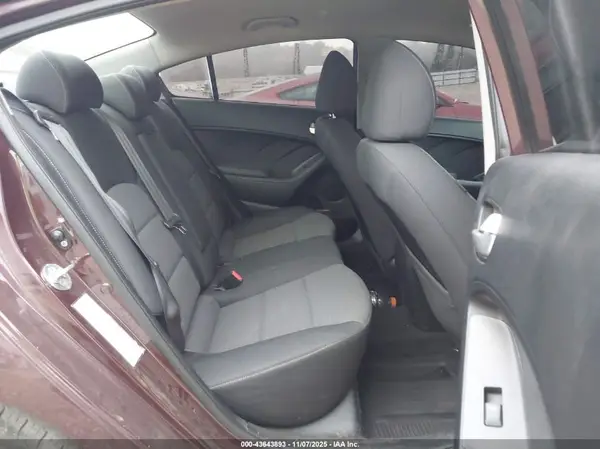 3KPFL4A74JE176854 2018 KIA FORTE - Image 8