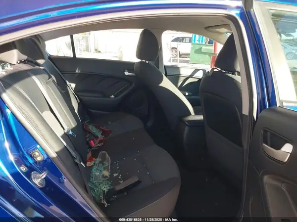 3KPFL4A74JE177177 2018 KIA FORTE - Image 8