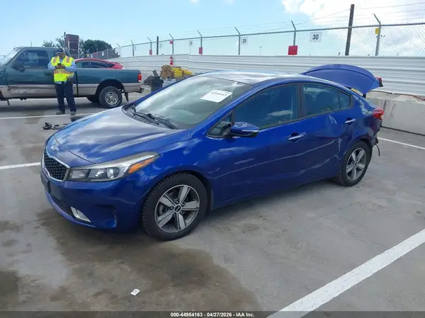 3KPFL4A74JE177261 2018 KIA FORTE - Image 2
