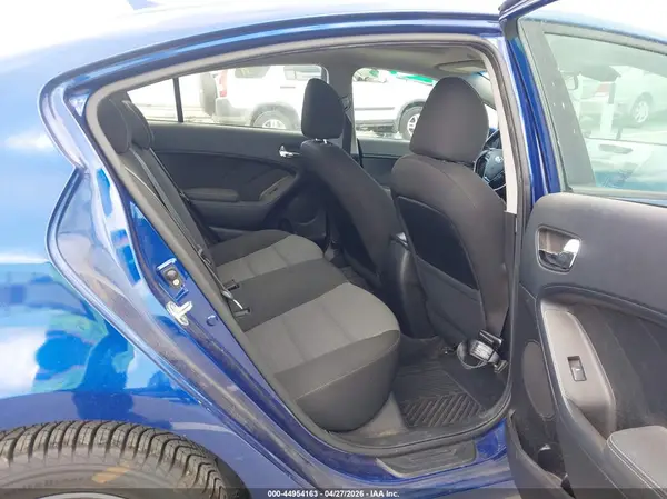 3KPFL4A74JE177261 2018 KIA FORTE - Image 8