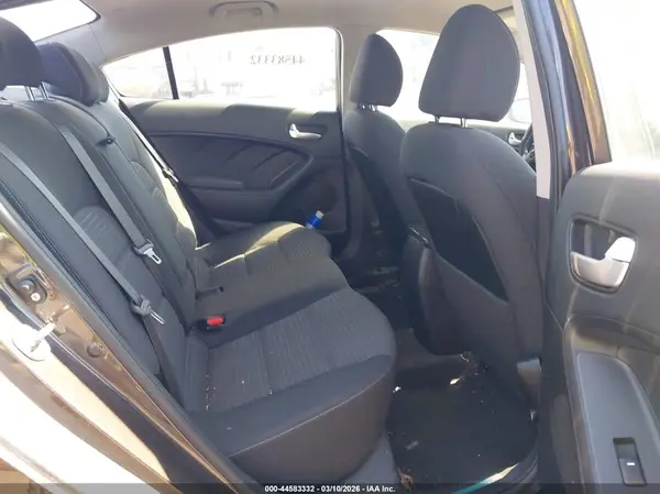 3KPFL4A74JE178703 2018 KIA FORTE - Image 8
