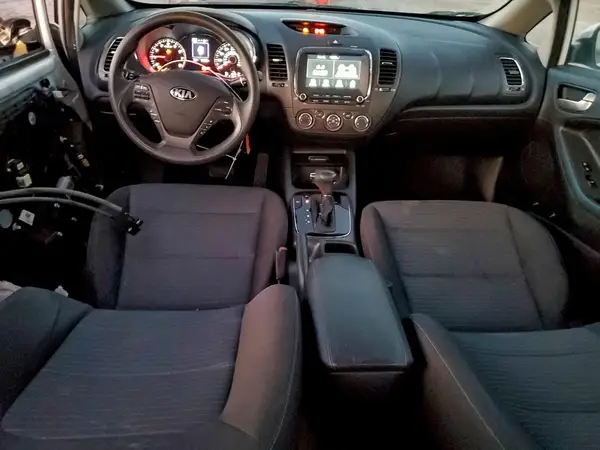 3KPFL4A74JE180645 2018 KIA FORTE - Image 8