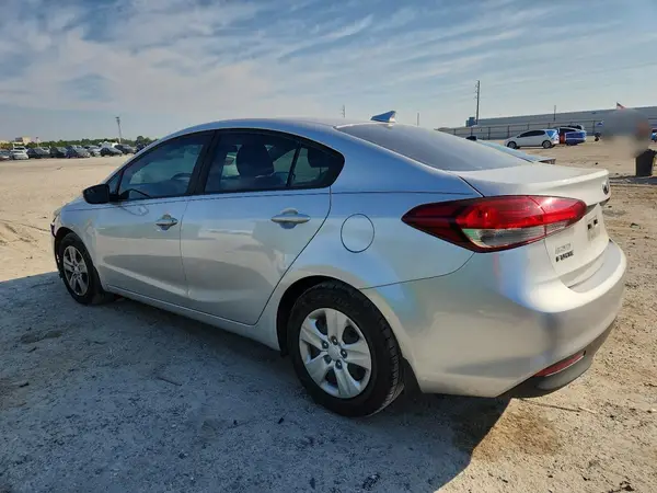 3KPFL4A74JE180743 2018 KIA FORTE - Image 2