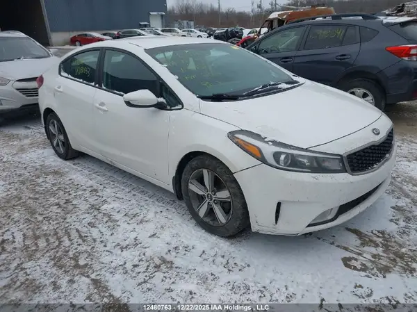 3KPFL4A74JE181553 2018 KIA FORTE - Image 1