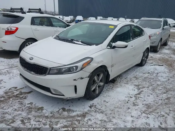 3KPFL4A74JE181553 2018 KIA FORTE - Image 2