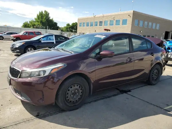 3KPFL4A74JE182427 2018 KIA FORTE - Image 1