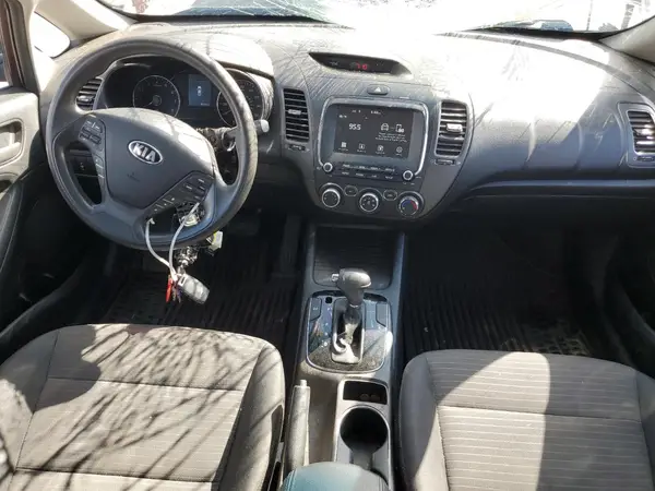 3KPFL4A74JE182427 2018 KIA FORTE - Image 8