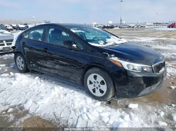 3KPFL4A74JE183884 2018 KIA FORTE - Image 1