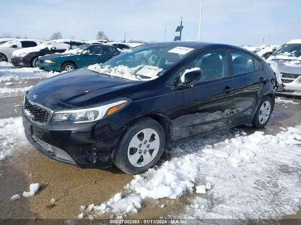 3KPFL4A74JE183884 2018 KIA FORTE - Image 2