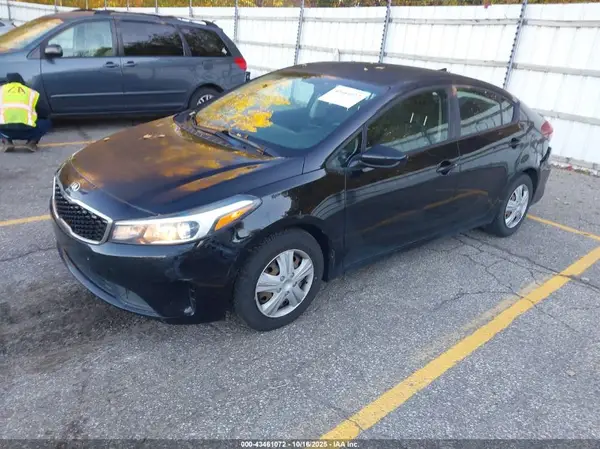 3KPFL4A74JE185361 2018 KIA FORTE - Image 2