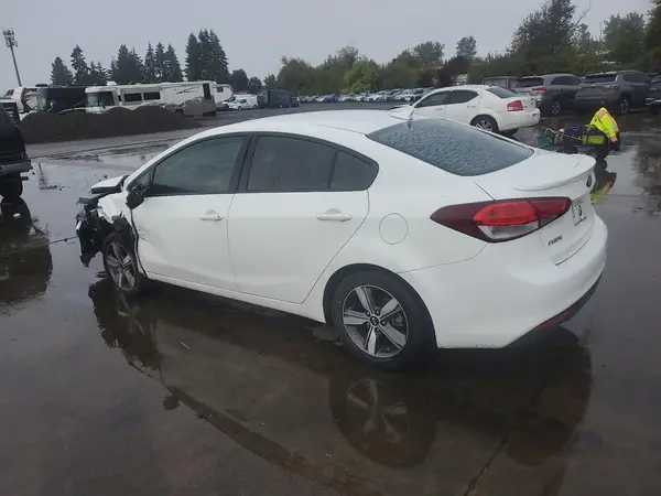 3KPFL4A74JE189278 2018 KIA FORTE - Image 2