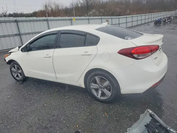 3KPFL4A74JE189331 2018 KIA FORTE - Image 2
