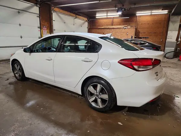 3KPFL4A74JE191046 2018 KIA FORTE - Image 2