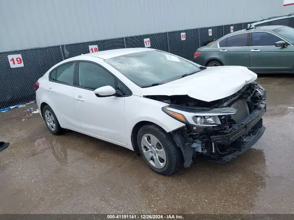 3KPFL4A74JE191306 2018 KIA FORTE - Image 1