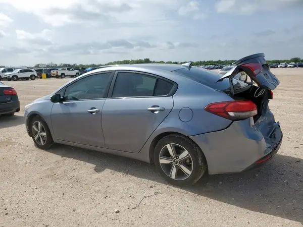3KPFL4A74JE195372 2018 KIA FORTE - Image 2