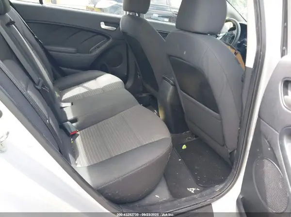 3KPFL4A74JE196103 2018 KIA FORTE - Image 8