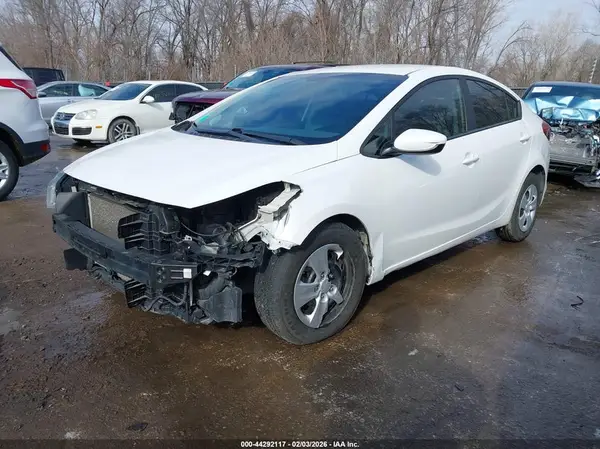 3KPFL4A74JE197025 2018 KIA FORTE - Image 2