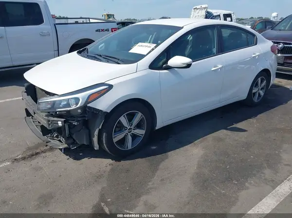 3KPFL4A74JE200666 2018 KIA FORTE - Image 2