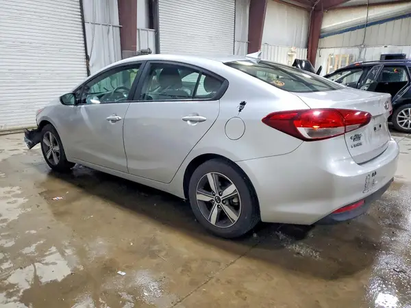 3KPFL4A74JE201008 2018 KIA FORTE - Image 2