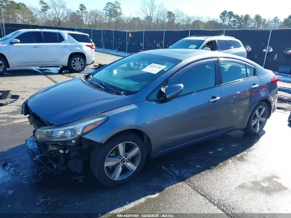 3KPFL4A74JE202157 2018 KIA FORTE - Image 2