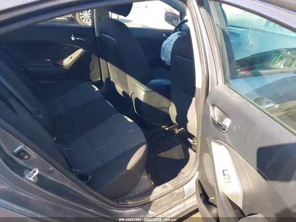 3KPFL4A74JE202157 2018 KIA FORTE - Image 8