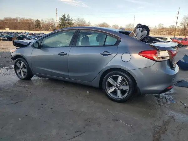 3KPFL4A74JE202689 2018 KIA FORTE - Image 2