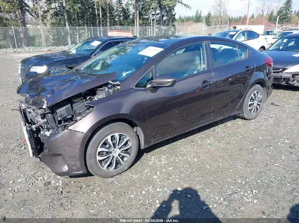 3KPFL4A74JE205429 2018 KIA FORTE - Image 2