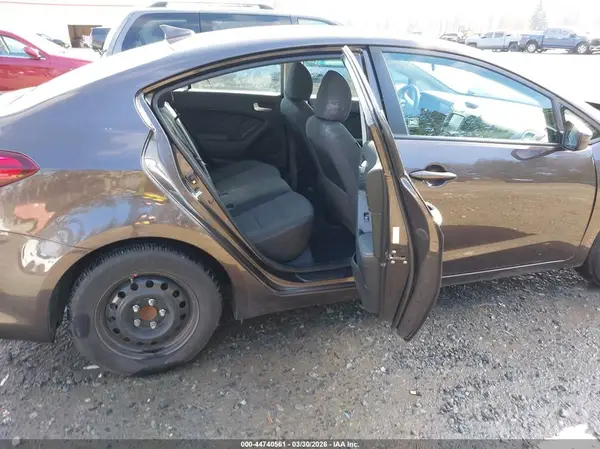3KPFL4A74JE205429 2018 KIA FORTE - Image 8
